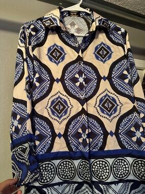 Alexis NWOT Blue Geometric Print Button Front Blouse Size Small